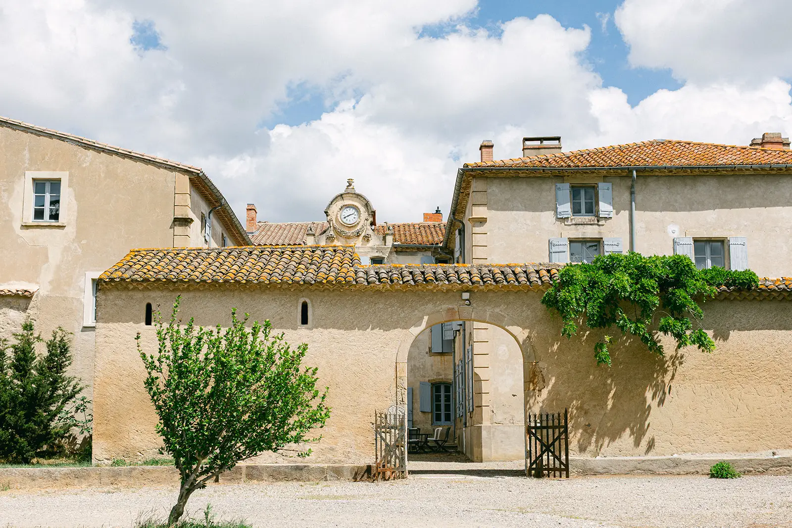 Chateau de Sériège - Hébergement - Vue du chateau en grand angle